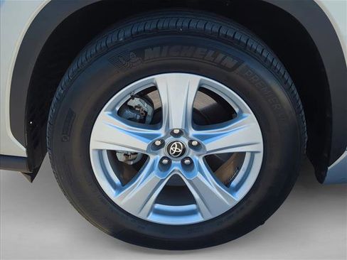 Certified 2023 Toyota Highlander LE image 6