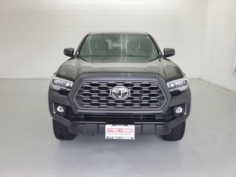 Used 2021 Toyota Tacoma TRD Off-Road AWD/4WD image 3
