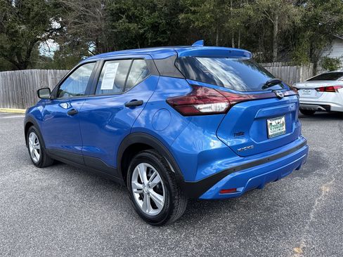 Used 2022 Nissan Kicks S image 3