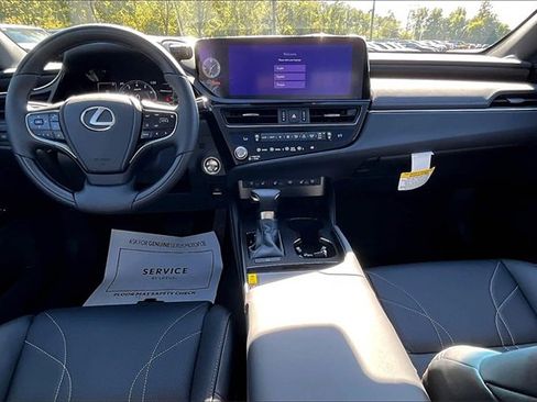 New 2025 Lexus ES 350 Ultra Luxury image 5
