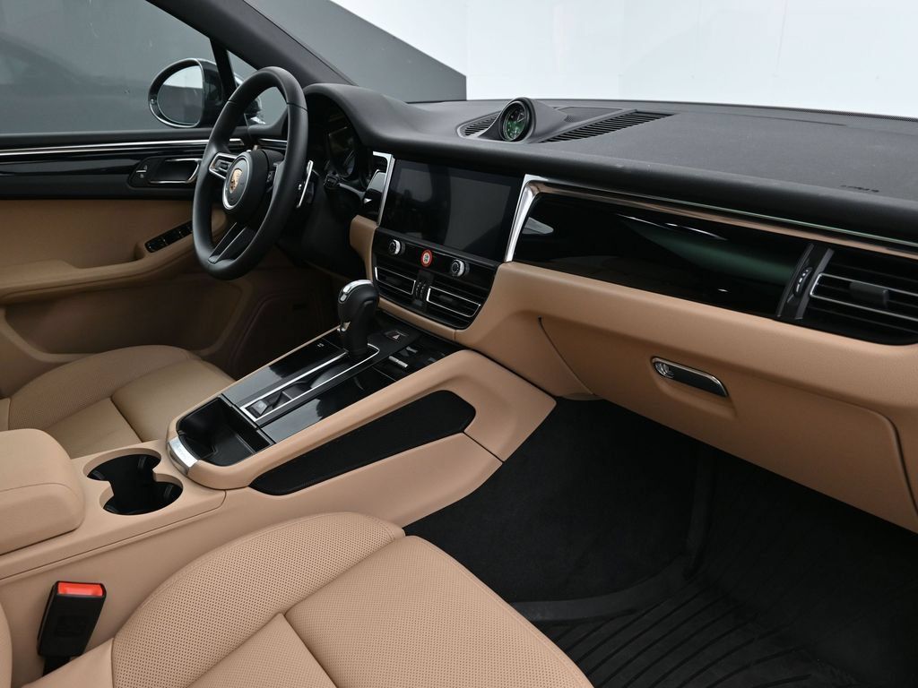 Used 2026 Porsche Macan AWD/4WD image 14