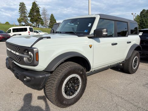 Used 2022 Ford Bronco Badlands w/ Sasquatch Package AWD/4WD image 1