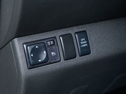 Used 2012 Nissan Xterra PRO-4X w/ Pro-4x Leather Pkg AWD/4WD image 19