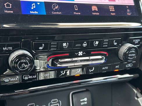 New 2025 Jeep Grand Cherokee Overland image 21