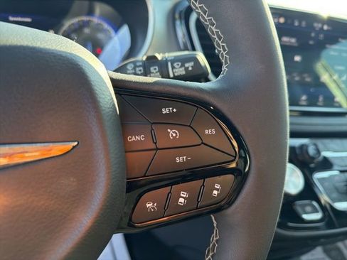 Used 2024 Chrysler Pacifica Touring-L w/ S Appearance Package image 27