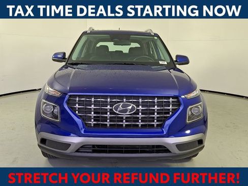 Certified 2025 Hyundai Venue SEL image 3