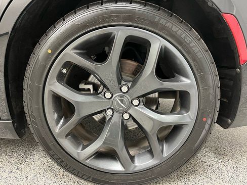 Used 2022 Chrysler 300 Touring w/ Sport Appearance Package image 28