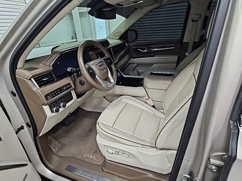 Used 2023 GMC Yukon XL Denali image 12