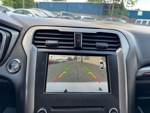 Used 2018 Ford Fusion SE w/ Equipment Group 602A FWD image 19