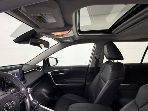 Used 2019 Toyota RAV4 XLE Premium image 31