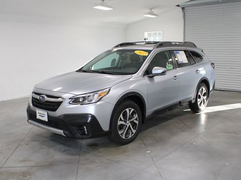 Used 2022 Subaru Outback Limited image 4