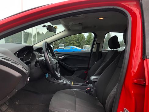 Used 2016 Ford Focus SE w/ SE Sport Package image 18