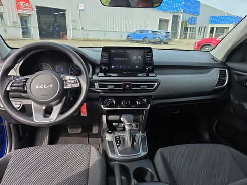 Used 2023 Kia Seltos LX AWD/4WD image 12