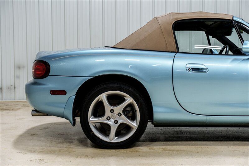 Used 2002 MAZDA MX-5 Miata RWD image 21