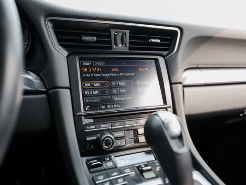 Certified 2016 Porsche 911 Carrera Black Edition image 18