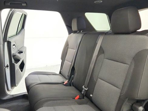 Used 2023 Chevrolet Traverse LT FWD image 23