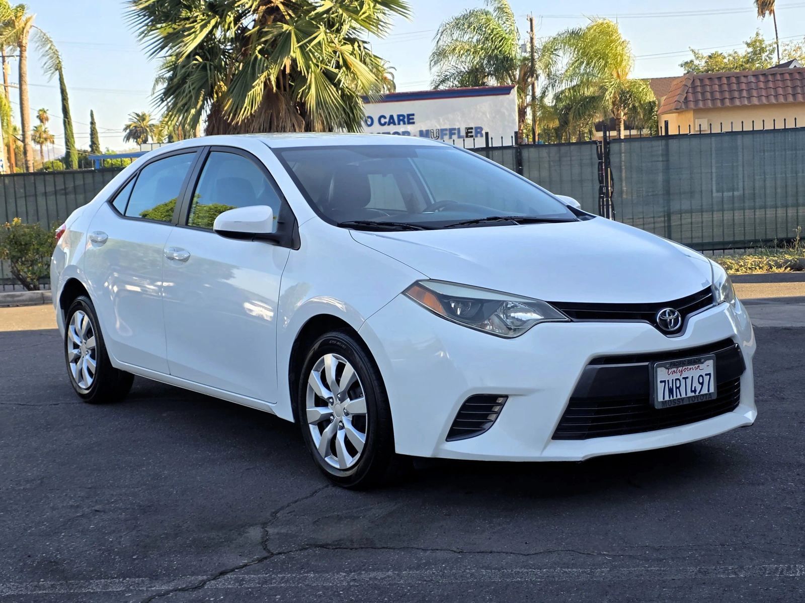 Used 2015 Toyota Corolla LE FWD image 2