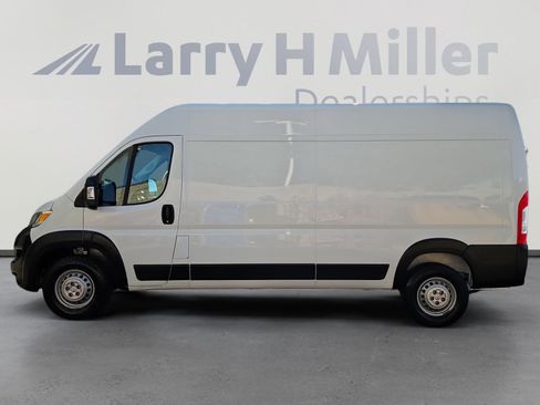 Used 2025 RAM ProMaster 2500 w/ Convenience Group FWD image 2