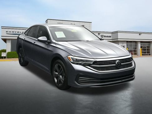 Used 2024 Volkswagen Jetta SE FWD image 7