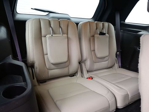 Used 2015 Ford Explorer XLT w/ Equipment Group 202B image 15