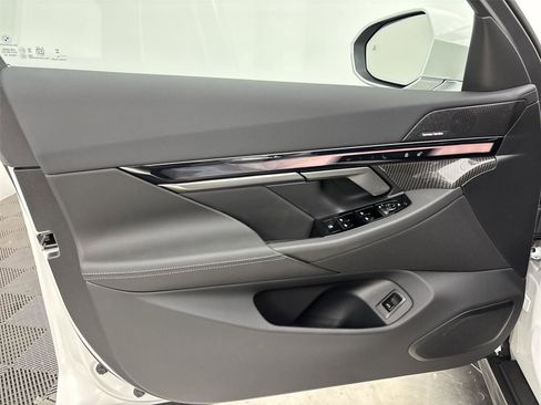 New 2026 BMW i5 eDrive40 AWD/4WD image 26