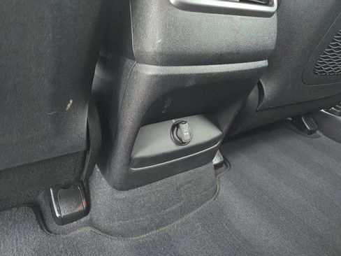 Used 2019 Kia Sorento L image 32