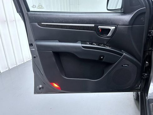 Used 2009 Hyundai Santa Fe Limited FWD image 9