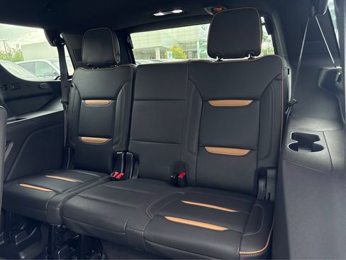 Used 2023 GMC Yukon AT4 w/ Technology Package AWD/4WD image 12