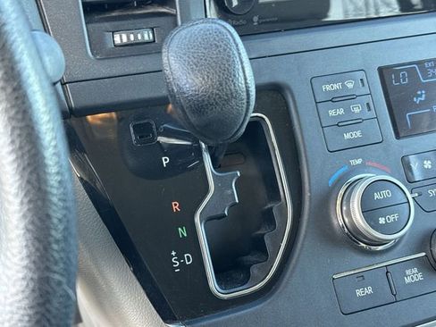 Used 2015 Toyota Sienna LE image 15