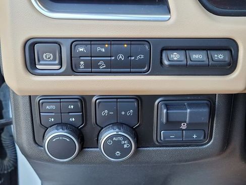 Used 2021 Chevrolet Tahoe Premier w/ Premium Package AWD/4WD image 15