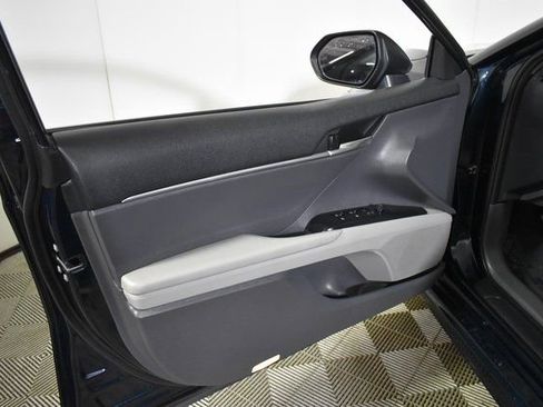 Used 2019 Toyota Camry SE w/ Convenience Package image 7