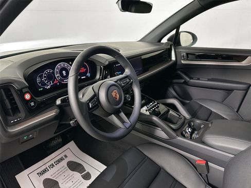 Used 2026 Porsche Cayenne AWD/4WD image 4