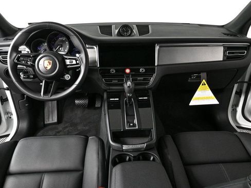 Certified 2026 Porsche Macan AWD/4WD image 19