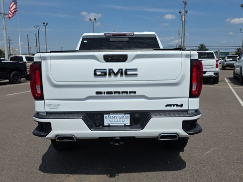 Used 2022 GMC Sierra 1500 AT4 w/ AT4 Preferred Package AWD/4WD image 4