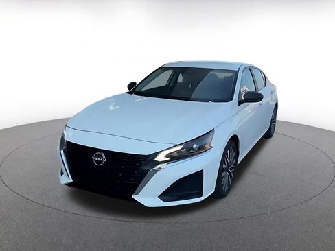 Used 2025 Nissan Altima 2.5 SV FWD image 5