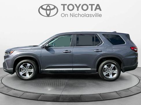 Used 2025 Honda Pilot EX-L image 2