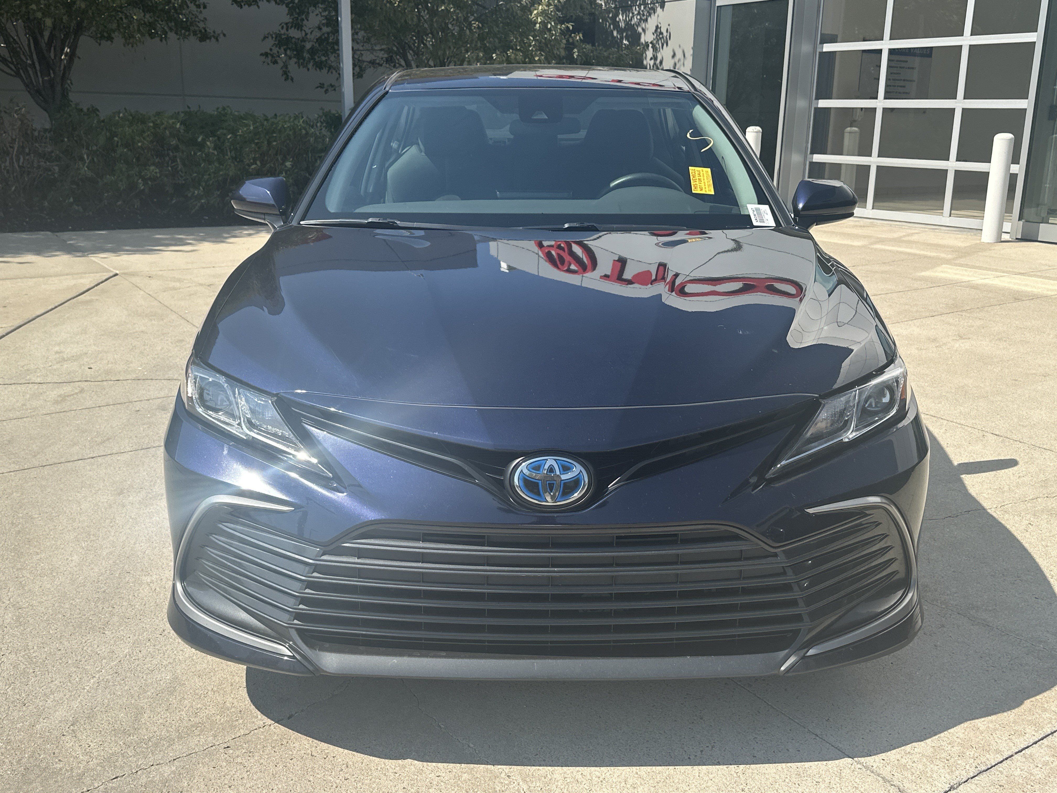 Used 2022 Toyota Camry LE FWD image 5