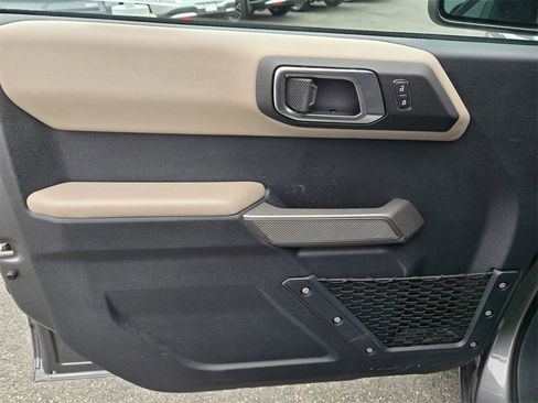 Used 2022 Ford Bronco Wildtrak image 16