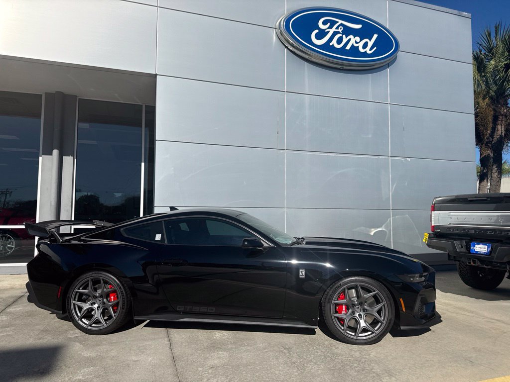 Used 2025 Ford Mustang GT Premium w/ GT Performance Package RWD image 4