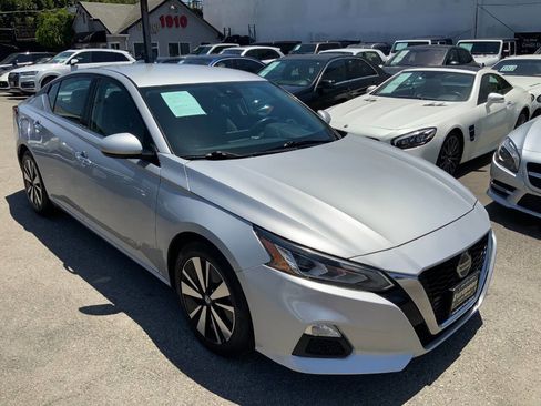 Used 2022 Nissan Altima 2.5 SV FWD image 11