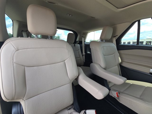 Certified 2023 Ford Explorer Limited w/ Limited Technology Package RWD image 19