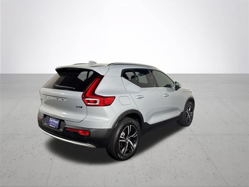 Used 2025 Volvo XC40 B5 Core AWD/4WD image 6