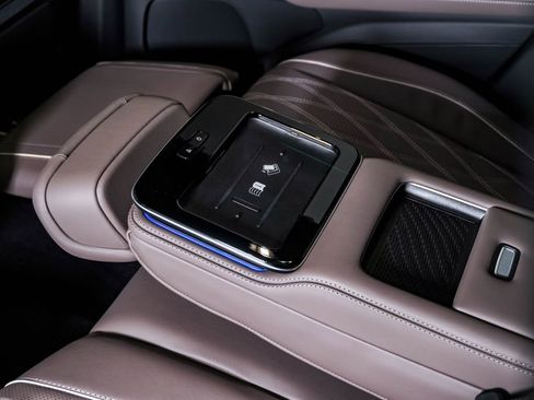 Used 2026 Mercedes-Benz Maybach GLS 600 4MATIC image 23