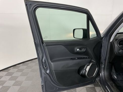 Used 2022 Jeep Renegade Latitude image 12