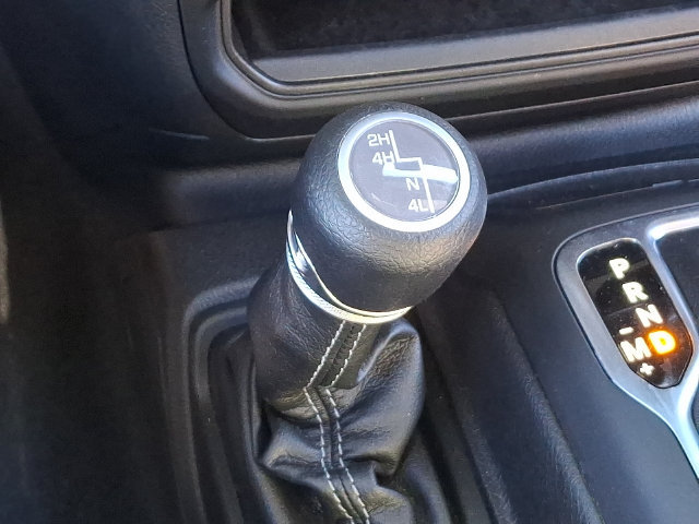 Used 2026 Jeep Wrangler Unlimited Sahara AWD/4WD image 16