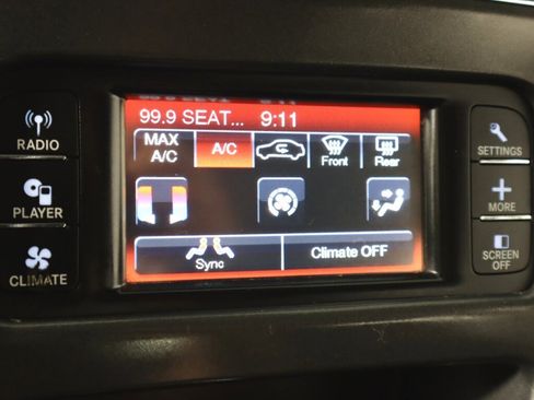 Used 2019 Dodge Journey SE image 18