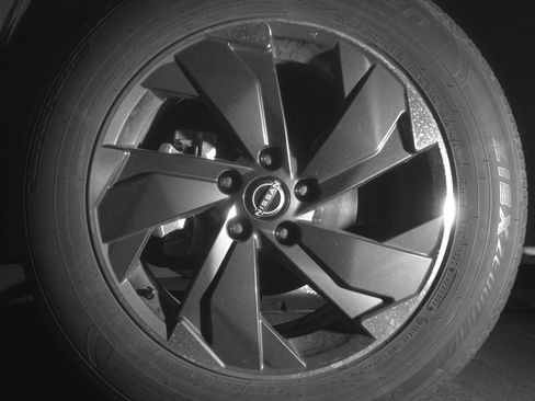 Used 2025 Nissan Rogue SV FWD image 12