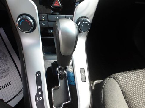 Used 2011 Chevrolet Cruze LT image 16