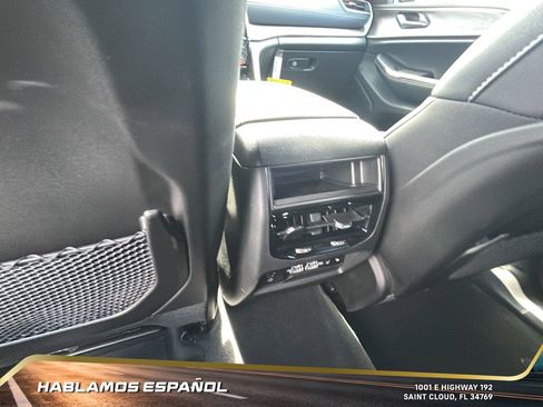 Used 2025 Jeep Grand Cherokee Limited image 25