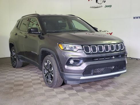 Used 2023 Jeep Compass Limited AWD/4WD image 2